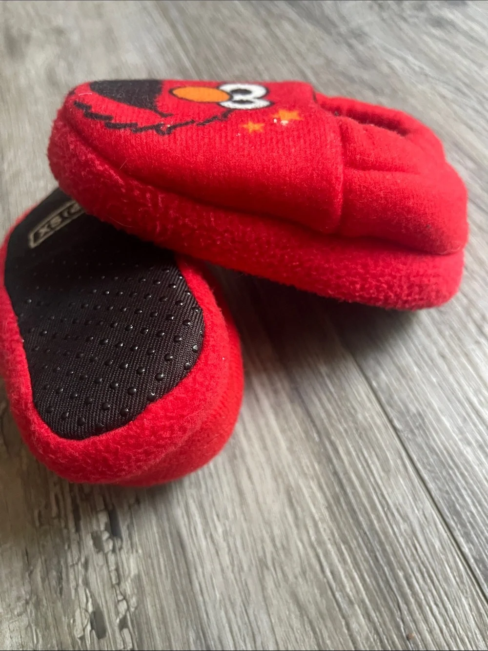 Kids Red Elmo Slip-On Slippers (XS-4)